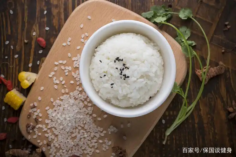 喝酒健身会怎么样_喝酒健身文案_喝酒对健身