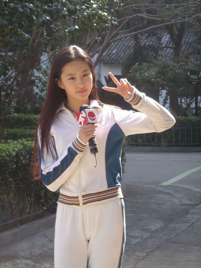 刘亦菲运动员_刘亦菲运动_刘亦菲运动装旧照