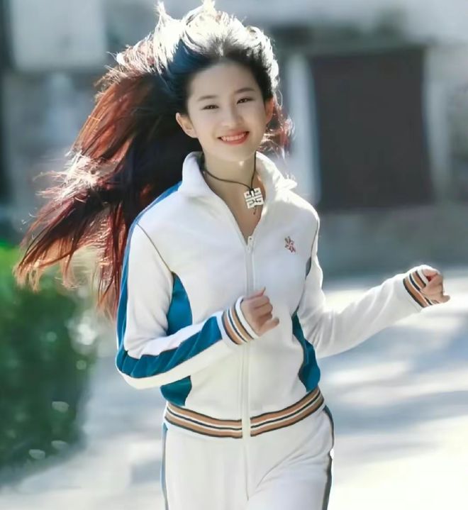 刘亦菲运动_刘亦菲运动员_刘亦菲运动装旧照